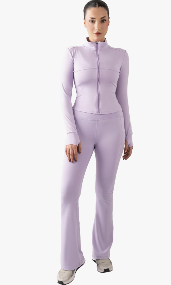 Conjunto lilac de chaqueta con cierre y pantalón flare para Pilates