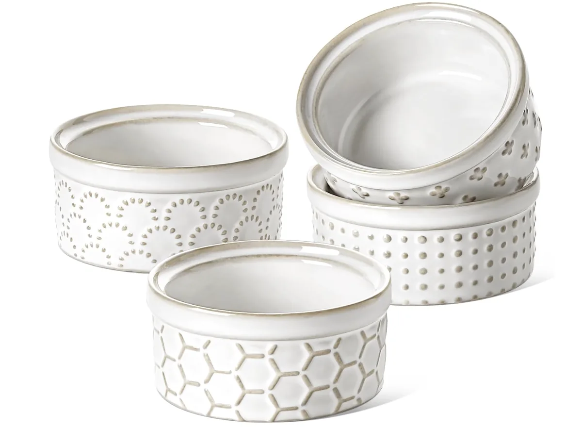 Set de cuatro recipientes blancos de cerámica para salsas y acompañamientos