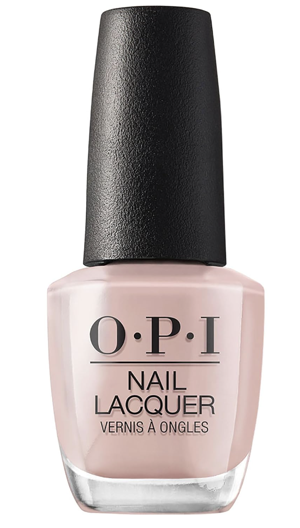 Esmalte de uñas OPI en tono rosa suave con tapa negra