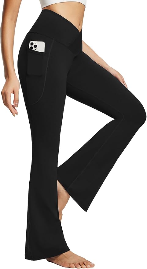Leggings acampanados negros de cintura alta con bolsillos