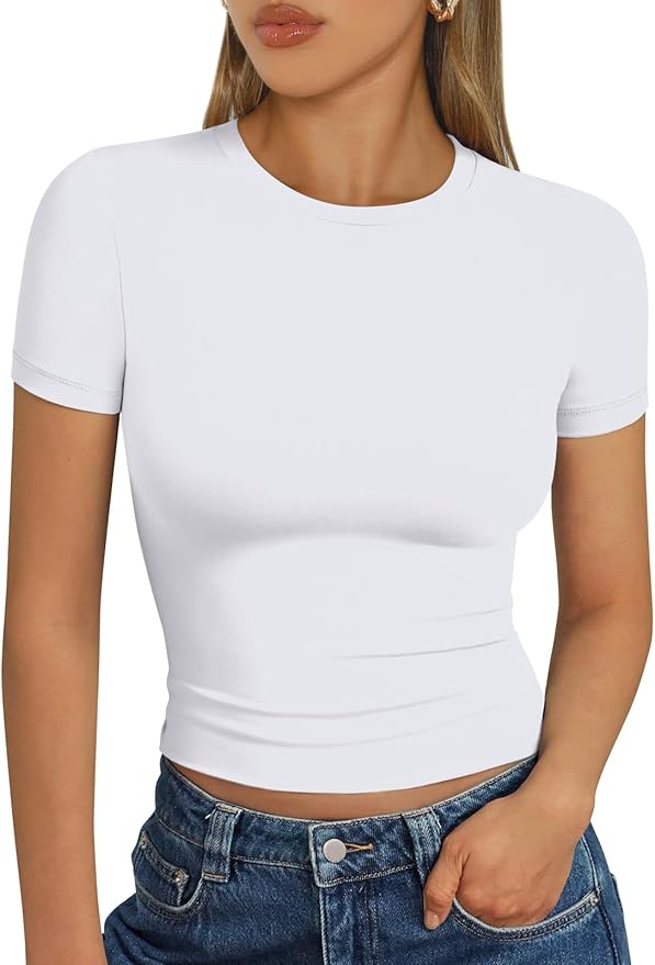 Camiseta básica blanca ajustada de manga corta