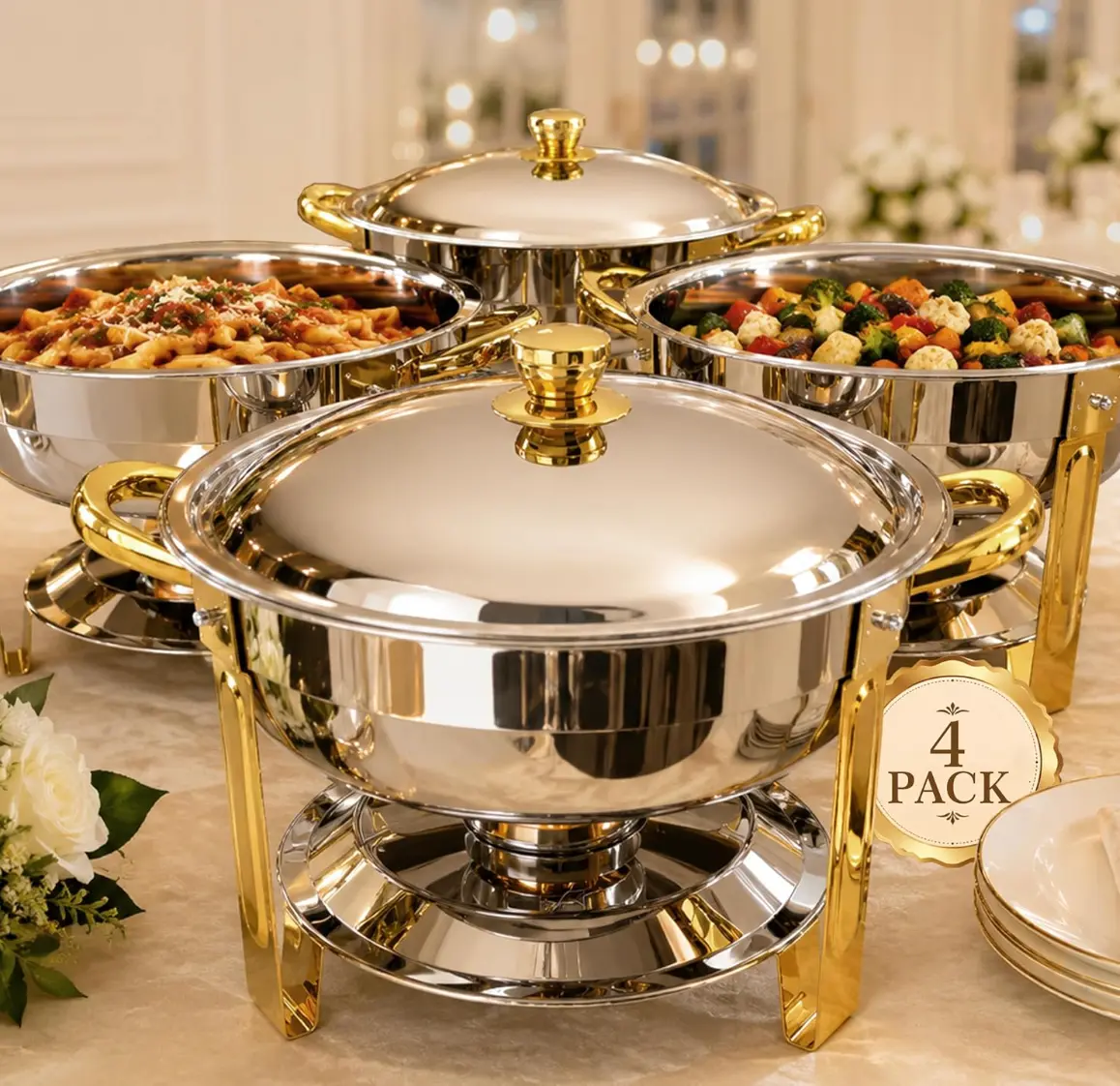 Set de cuatro chafing dishes redondos con detalles dorados para mantener la comida caliente