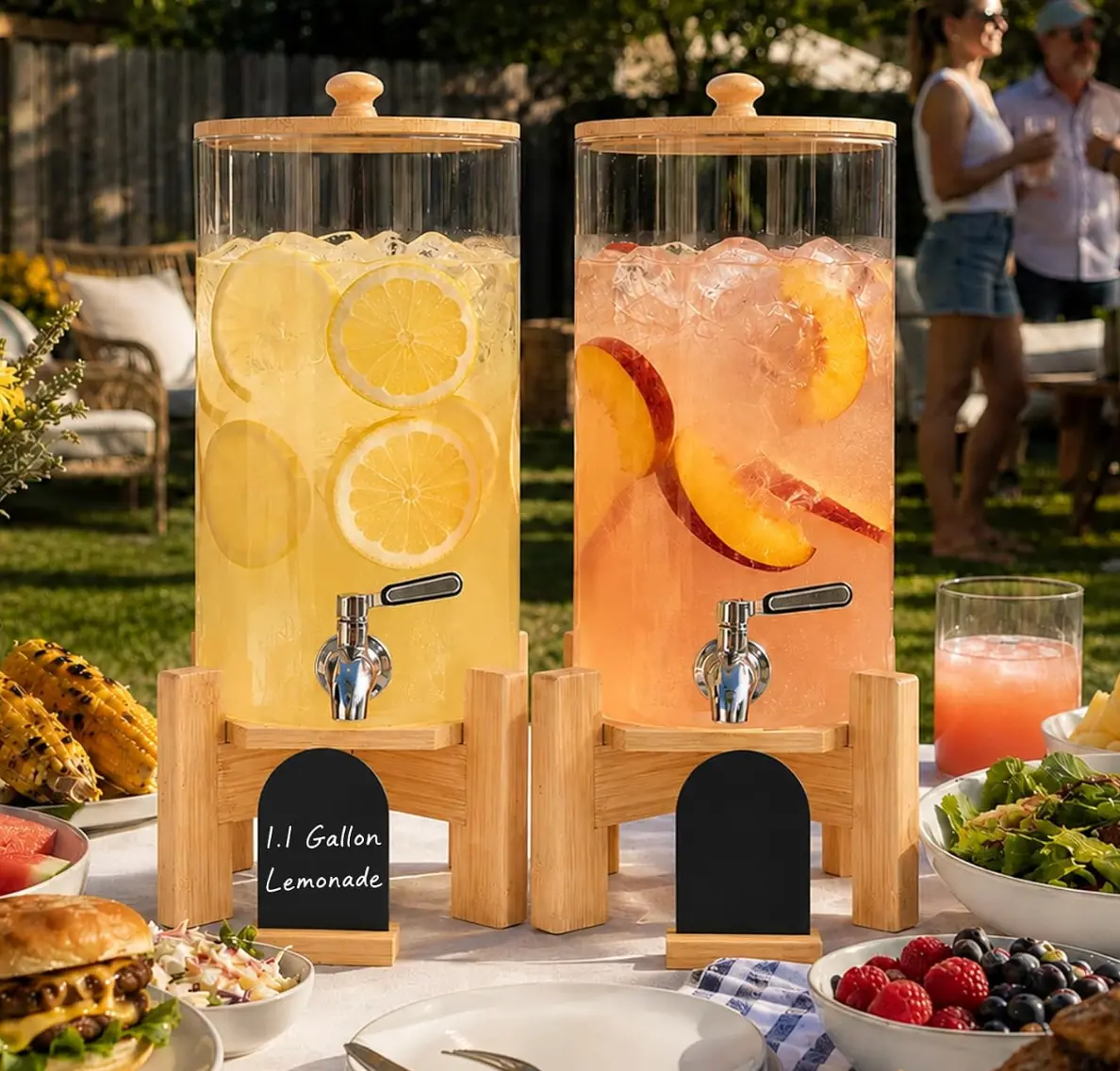 Set de dos dispensadores de vidrio con base de madera para bebidas