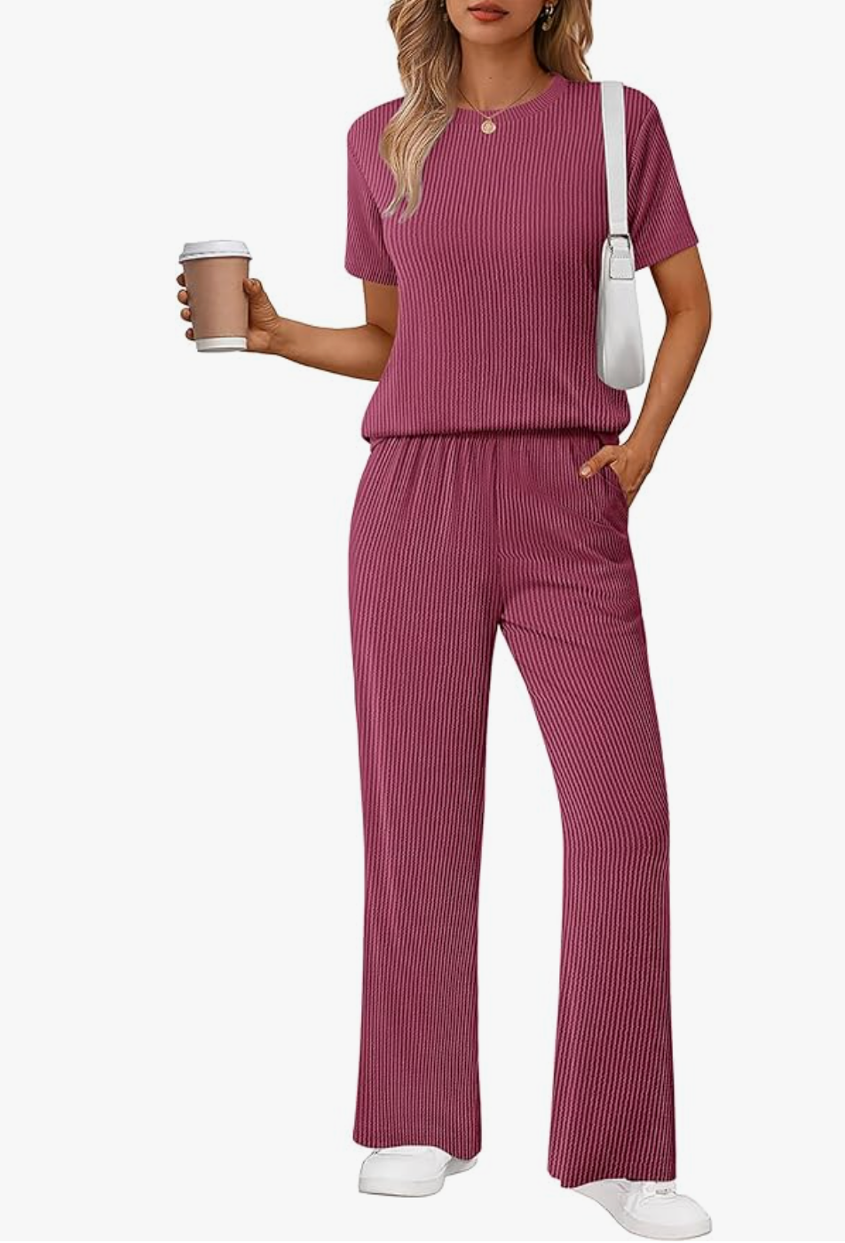 Conjunto lounge rosa de dos piezas con camiseta de manga corta y pantalón de pierna ancha