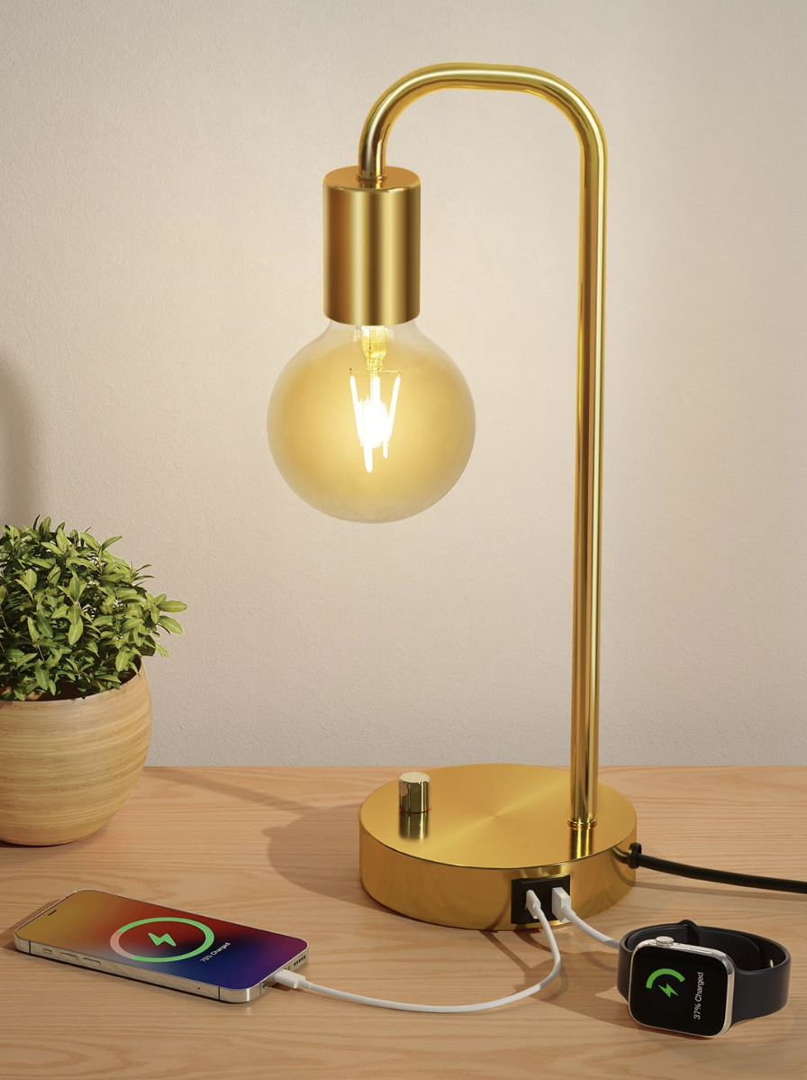 Lámpara de escritorio dorada con puertos USB