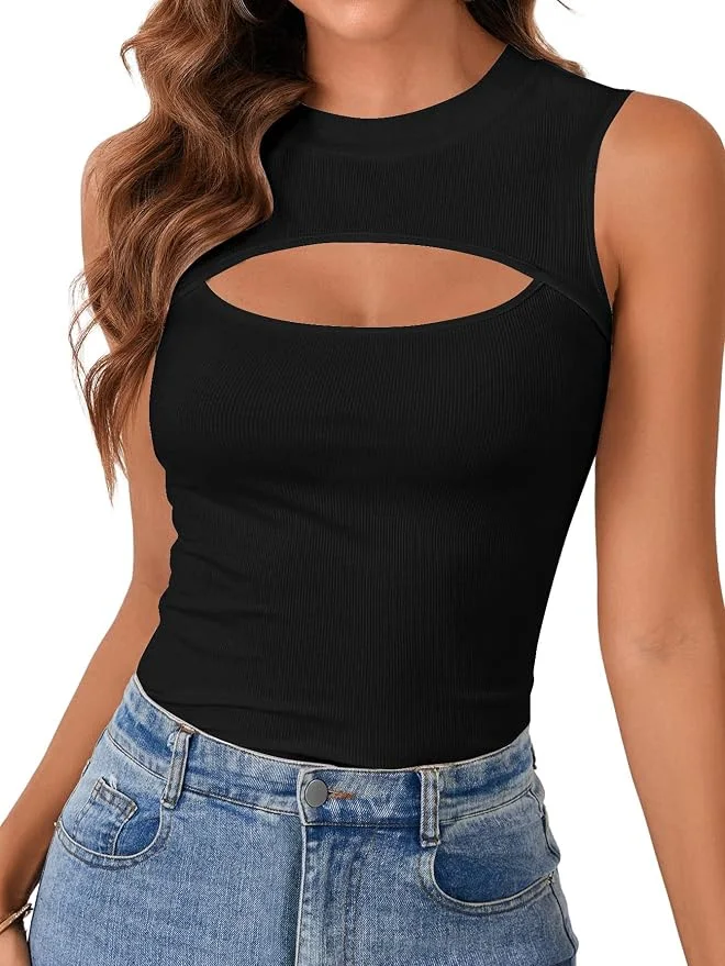 Top negro con abertura frontal