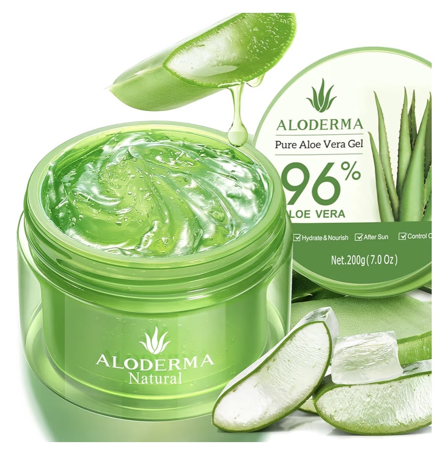 Frasco de gel de aloe vera transparente con hojas de sábila sobre fondo amarillo pastel